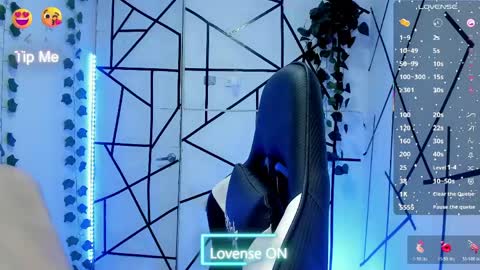 kiss_whitee online show from June 1, 12:34 am