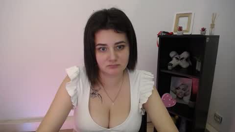 kissleoxx online show from December 22, 3:30 pm