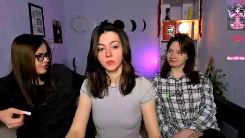 kitniss online show from April 22, 7:32 pm