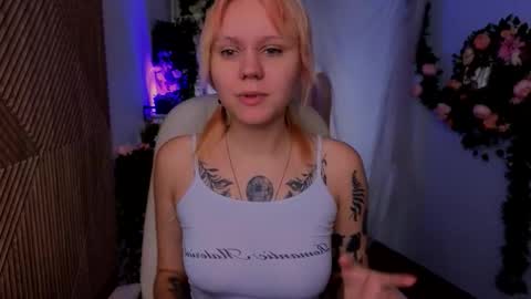 Snapshot of kitten_murray chatting on October 19, 5:45 am barbara online show from October 19, 5:45 am