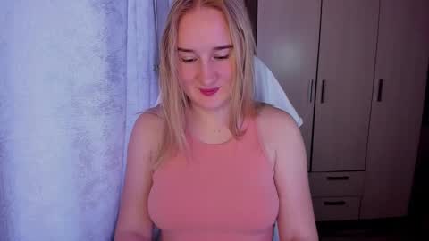 Snapshot of kitten_sun chatting on October 19, 3:22 am kitten_sun online show from October 19, 3:22 am