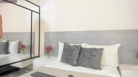 kitty_444_ online show from December 18, 11:38 am