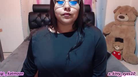 Snapshot of kitty_eyes chatting on September 11, 10:00 pm kitty online show from September 11, 10:00 pm