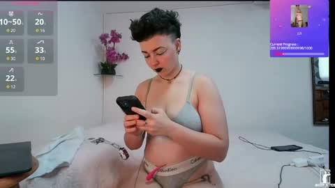 kitty_fitty29 online show from May 24, 10:16 pm