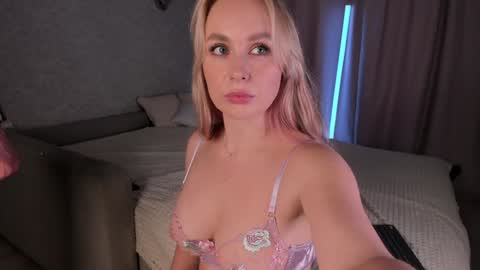 Kelsi and Ricky online show from January 27, 9:02 am