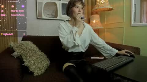 kitty_star_ online show from April 21, 8:05 pm