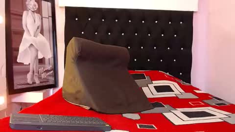 paola online show from November 23, 2:48 pm