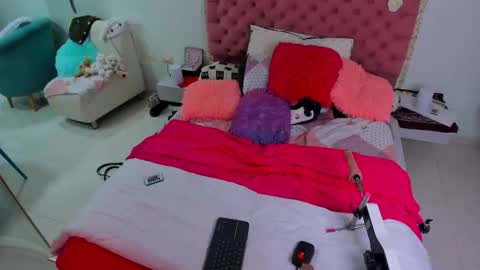 KittyChanel online show from November 16, 3:30 am