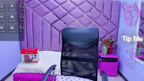Sarah online show from May 12, 4:05 pm