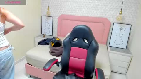  K I T T  Y  online show from September 27, 12:25 pm