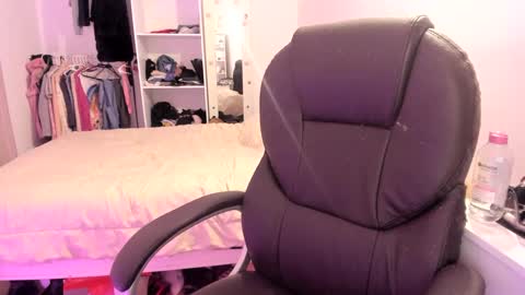 Snapshot of kittywantslove23 chatting on October 12, 12:25 am kittywantslove23 online show from October 12, 12:25 am