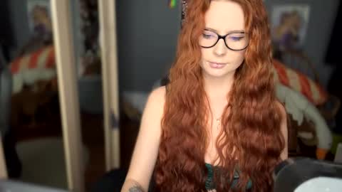 Snapshot of klementinagirl chatting on December 14, 9:02 pm Klementinafanslyklementina6661 online show from December 14, 9:02 pm