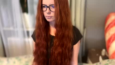 Snapshot of klementinagirl chatting on December 16, 8:26 pm Klementinafanslyklementina6661 online show from December 16, 8:26 pm