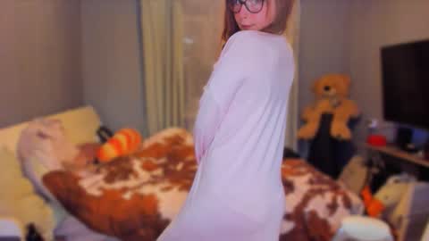 Snapshot of klementinagirl chatting on September 10, 8:32 pm Klementinafanslyklementina6661 online show from September 10, 8:32 pm