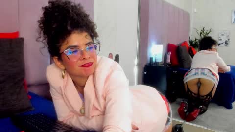 Kloe online show from February 7, 8:10 pm