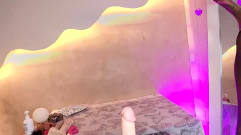 K L O E online show from October 28, 7:26 pm