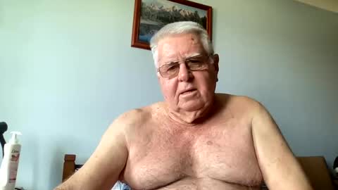 Aussiedude online show from December 4, 4:26 am