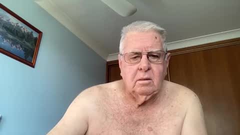 Aussiedude online show from October 6, 9:10 pm