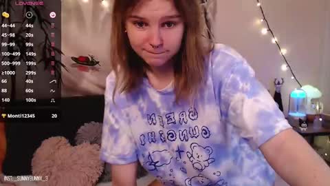 Snapshot of komorebbi chatting on December 5, 10:50 pm Marta online show from December 5, 10:50 pm