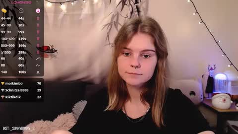 Snapshot of komorebbi chatting on December 27, 2:47 am Marta online show from December 27, 2:47 am