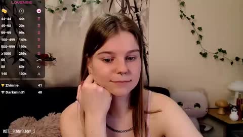 Snapshot of komorebbi chatting on March 1, 11:47 pm Marta online show from March 1, 11:47 pm