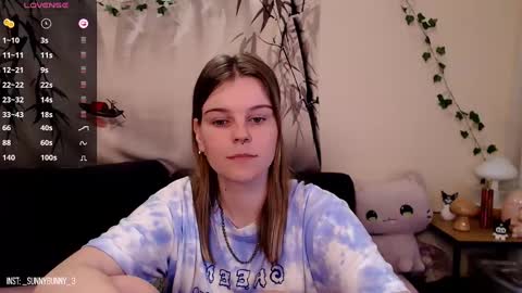 Snapshot of komorebbi chatting on March 8, 10:45 pm Marta online show from March 8, 10:45 pm