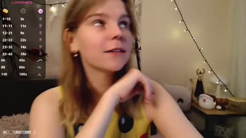 Snapshot of komorebbi chatting on December 18, 9:29 pm Marta online show from December 18, 9:29 pm