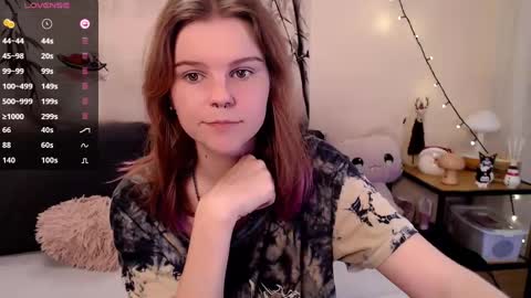 Snapshot of komorebbi chatting on January 11, 10:18 pm Marta online show from January 11, 10:18 pm