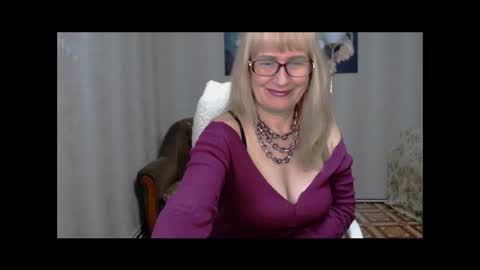 Snapshot of koroleva70 chatting on October 5, 10:34 am VIKA online show from October 5, 10:34 am