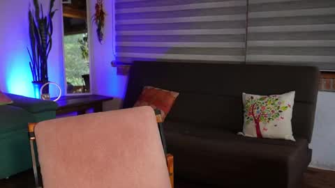 kozzy_ online show from February 28, 10:14 pm