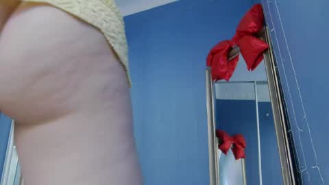 kriskras__ online show from April 21, 5:25 am