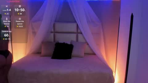 Snapshot of kristen_kassi chatting on September 28, 3:26 am Kristen online show from September 28, 3:26 am