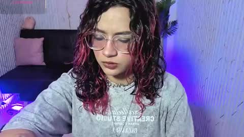 kristen_tay online show from April 22, 3:24 am