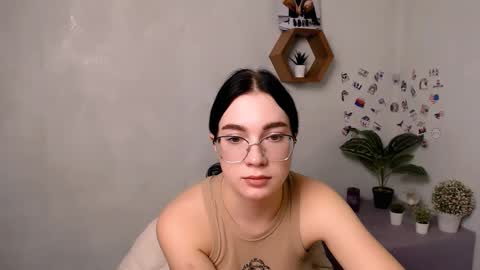 Kristen online show from October 13, 8:05 am