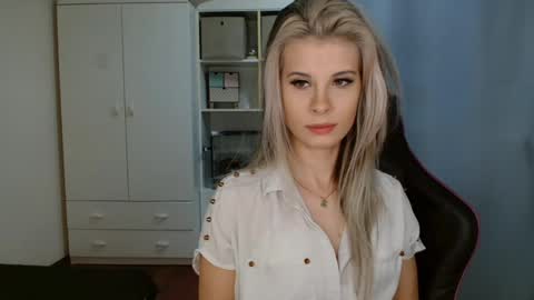 KristineAmore online show from March 31, 6:14 am