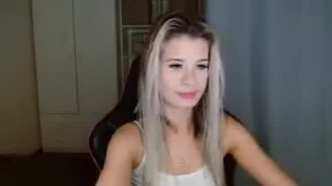 KristineAmore online show from December 4, 6:18 pm