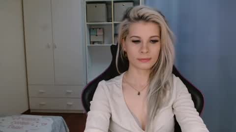 KristineAmore online show from April 28, 6:18 am