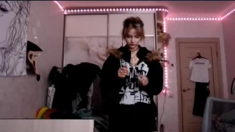 Kelly online show from May 28, 3:32 pm