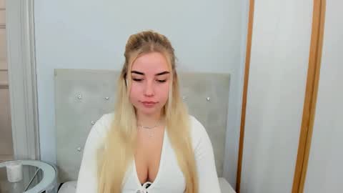 KristyFlowers online show from March 11, 8:41 am