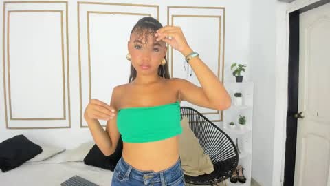 Cristina online show from April 21, 3:52 pm