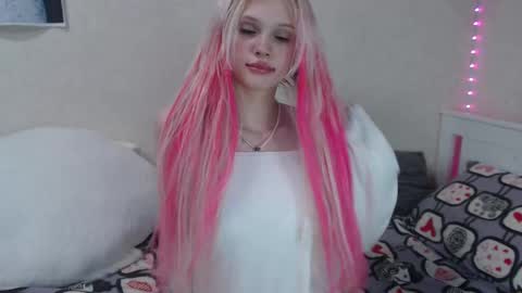 Emilia online show from February 16, 8:00 pm