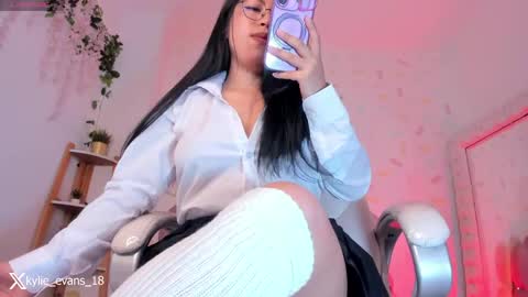 Kylie online show from May 4, 5:08 pm