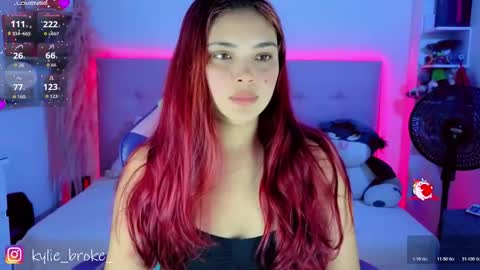 k ylie online show from February 25, 9:29 pm