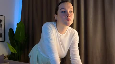 Snapshot of kylie_moss chatting on February 8, 10:29 am Anna online show from February 8, 10:29 am