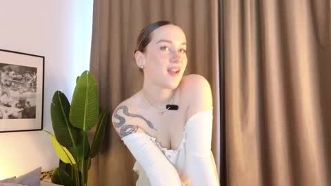 Snapshot of kylie_moss chatting on February 10, 9:47 am Anna online show from February 10, 9:47 am