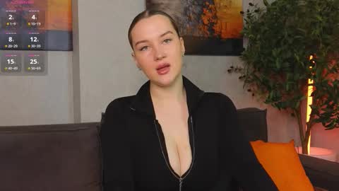 Snapshot of kylie_moss chatting on October 14, 4:59 am Anna online show from October 14, 4:59 am