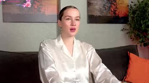 Snapshot of kylie_moss chatting on October 8, 12:11 pm Anna online show from October 8, 12:11 pm