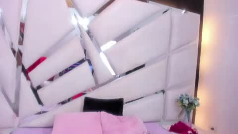 kylie online show from August 6, 3:04 am