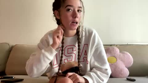 Snapshot of kylieexoxoxo2432 chatting on September 17, 2:31 pm Kylie online show from September 17, 2:31 pm