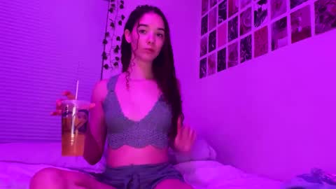 Snapshot of kylieexoxoxo2432 chatting on February 11, 2:57 am Kylie online show from February 11, 2:57 am